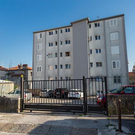 Apartman Izis Centar Pule Pula Exterior foto