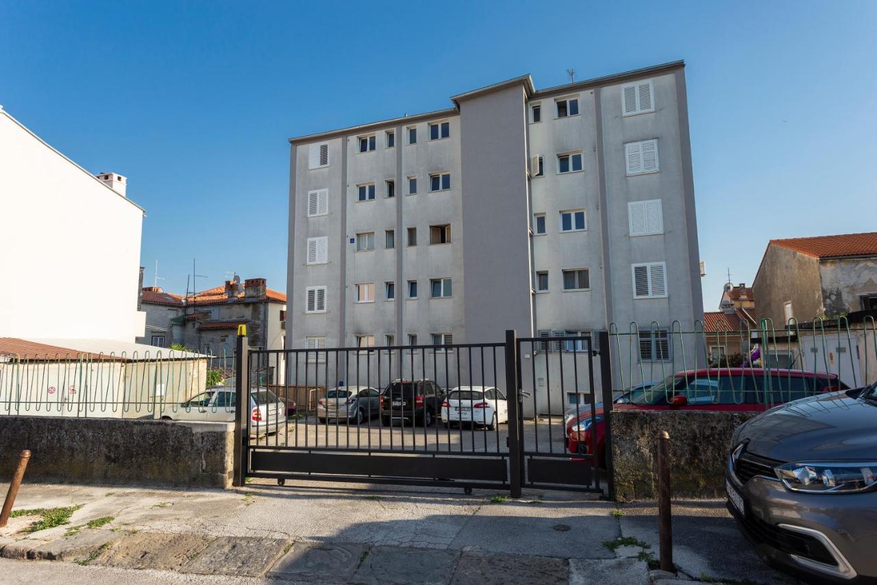 Apartman Izis Centar Pule Pula Exterior foto