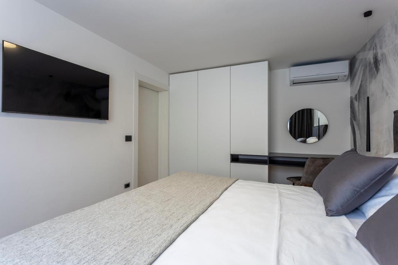 Apartman Izis Centar Pule Pula Exterior foto
